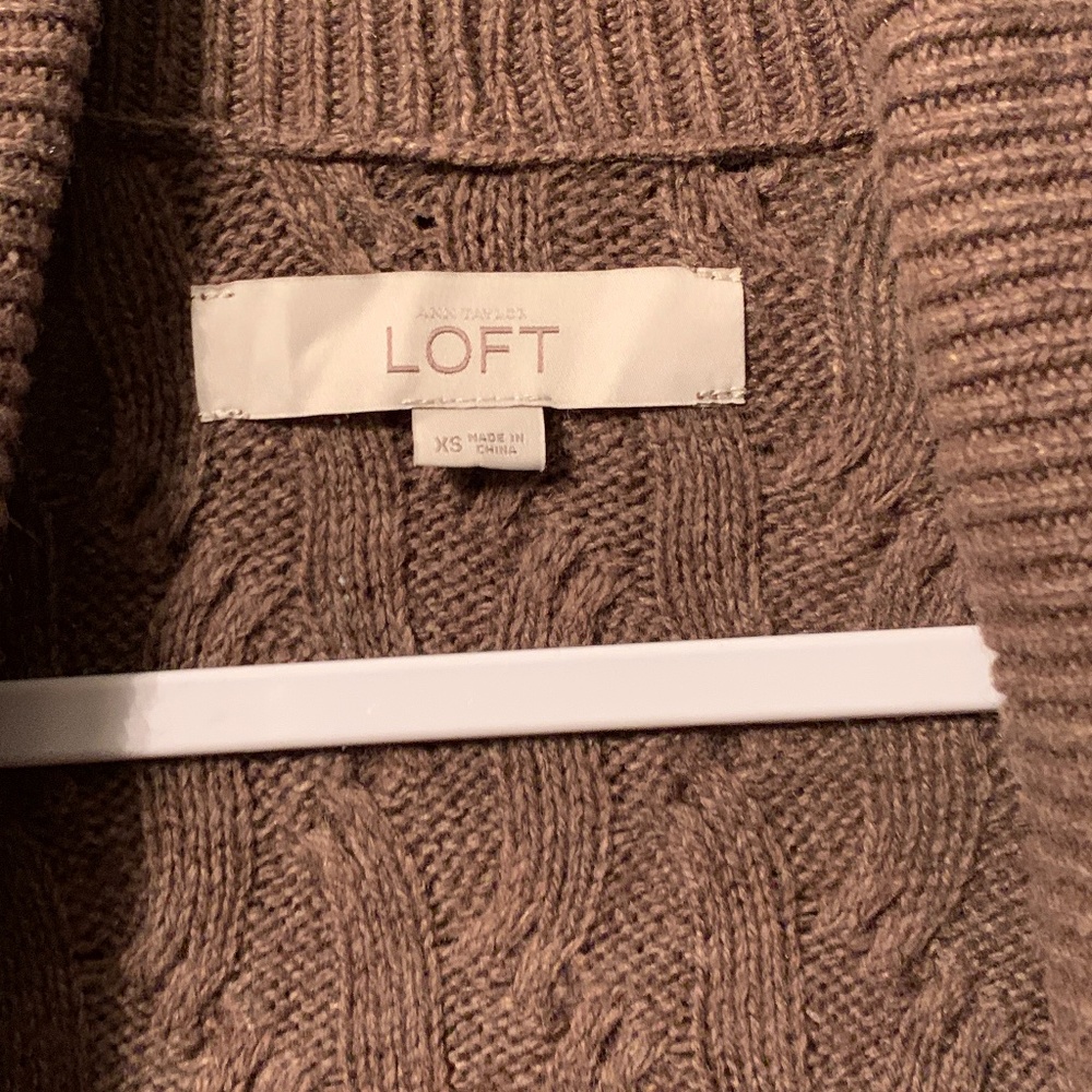 Ann Taylor loft cables cardigan.‎ Never worn